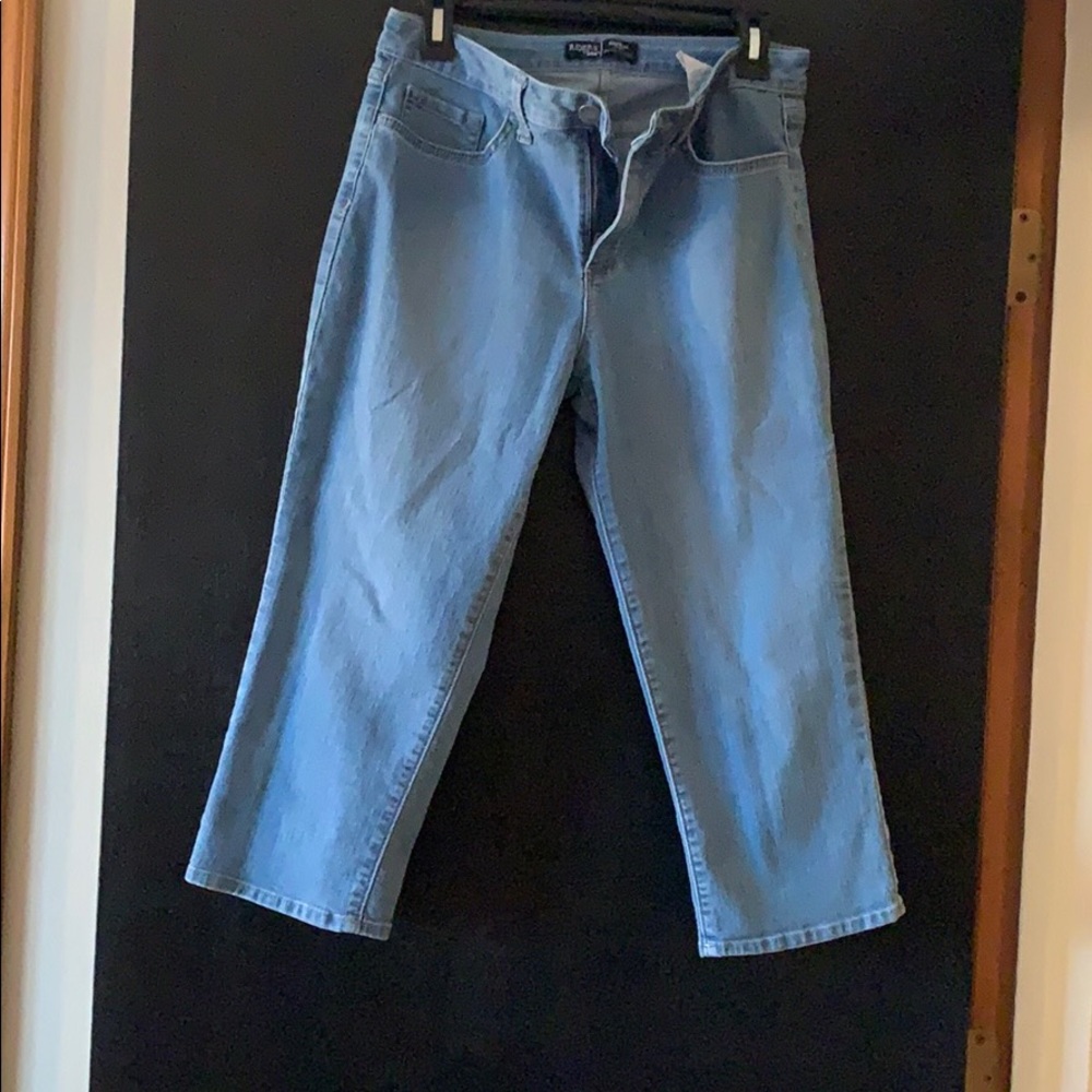 Capri pants